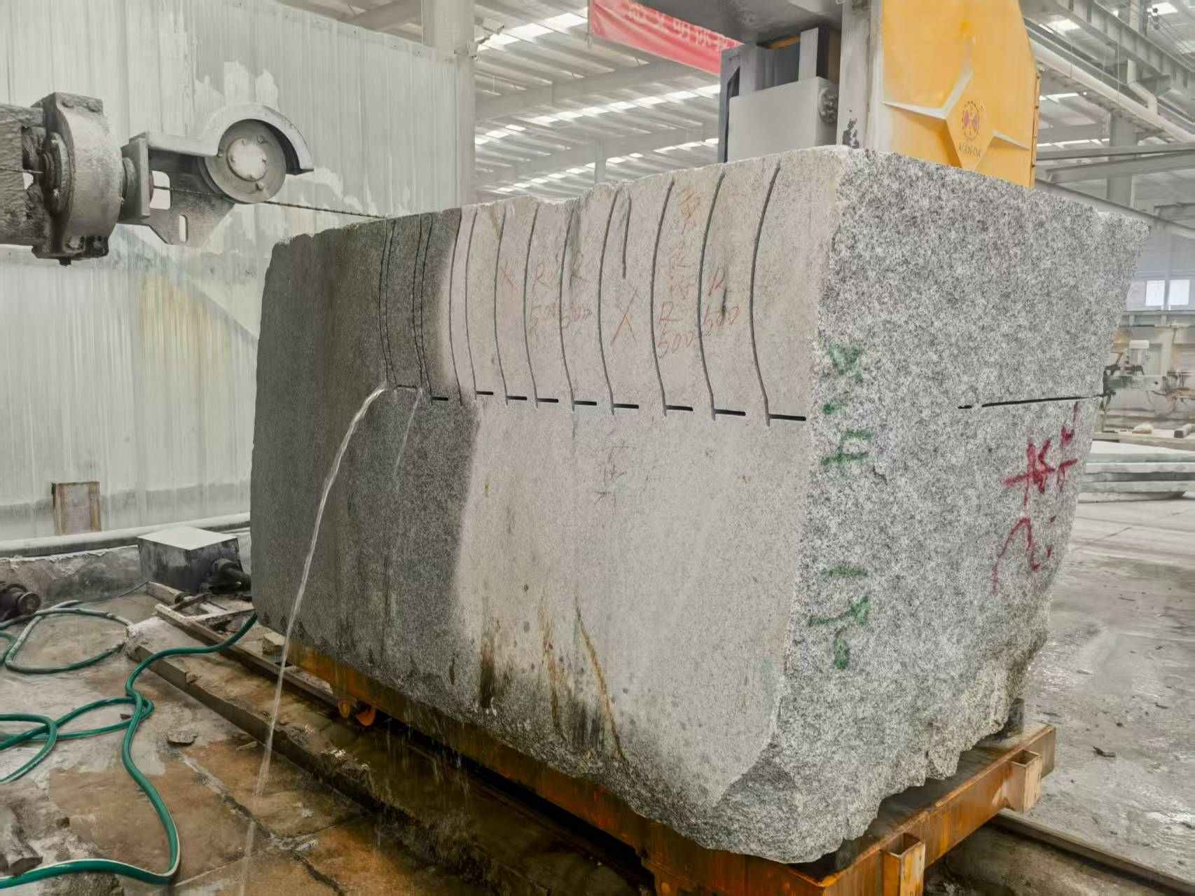 安顺 602，大花芙蓉白，绳锯加工弧形路沿石