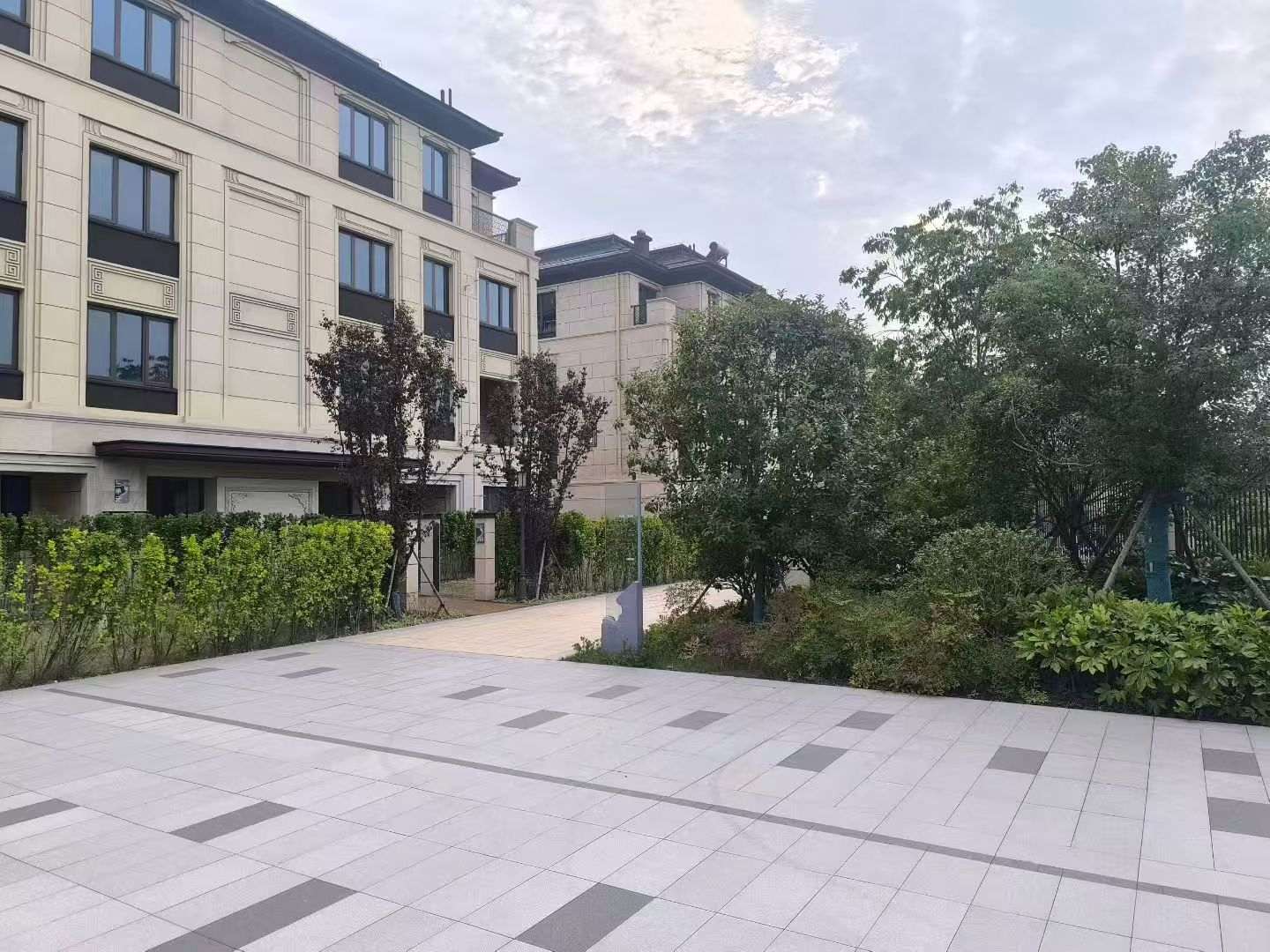 安顺 芝麻白与芝麻白搭配铺装，尺寸1200*600