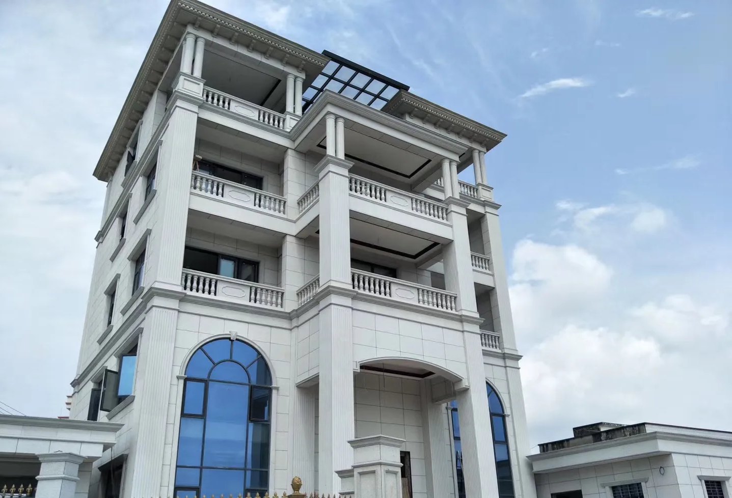 安顺芝麻白别墅干挂效果展示